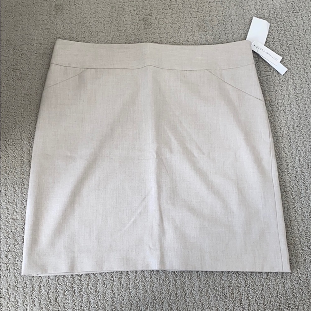 Amanda and Chelsea Stretch Skirt size 14